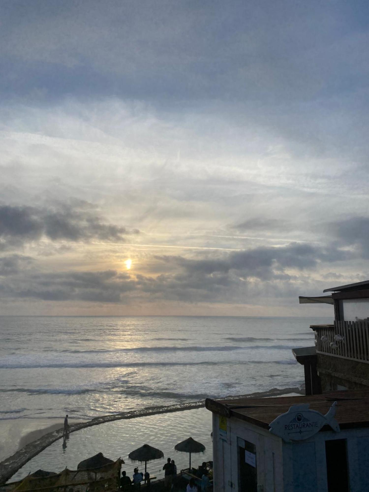 Вилла Azenhas Do Mar Roadside House Коларес Экстерьер фото